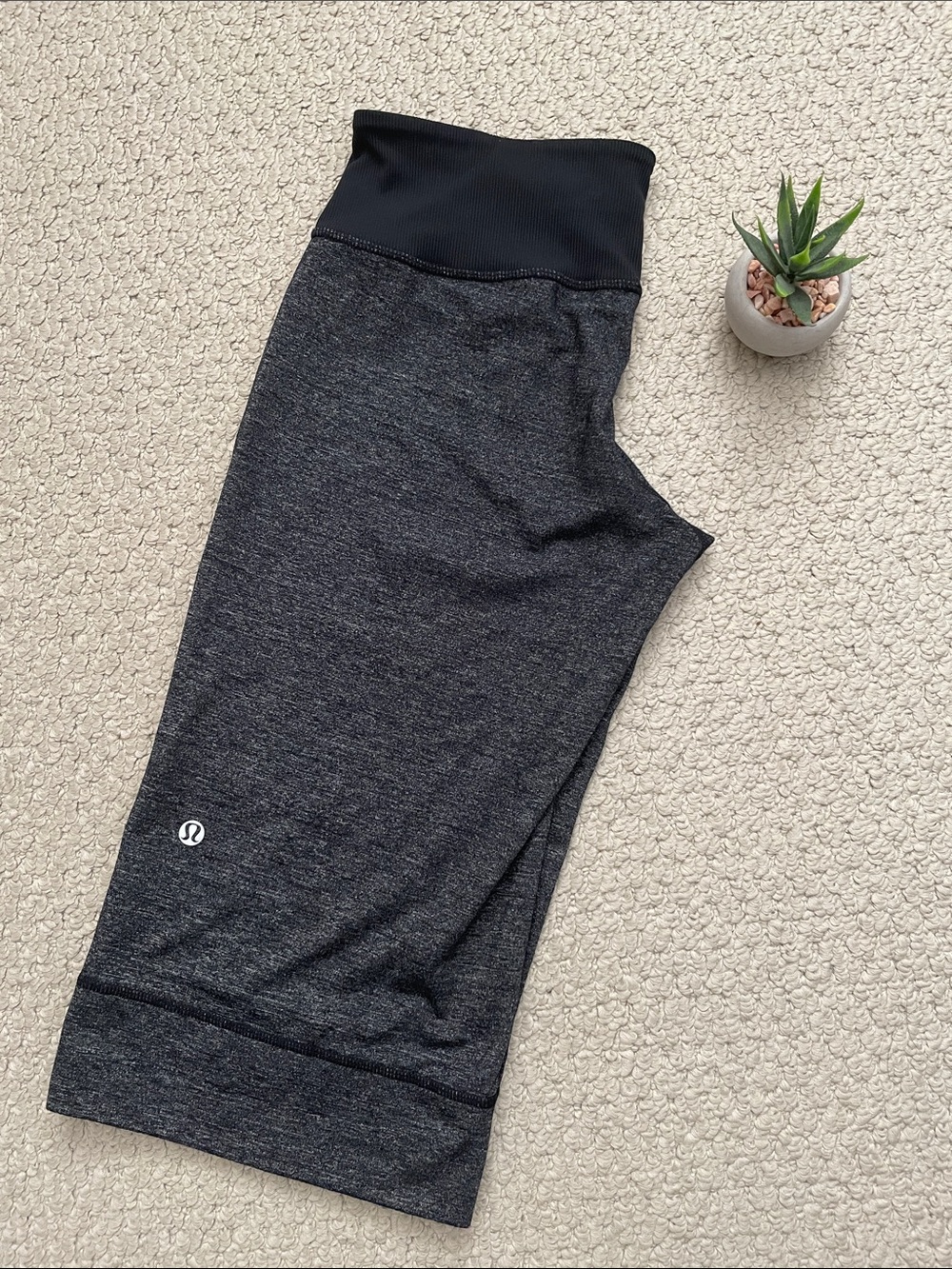 Lululemon clam diggers dcsg grey